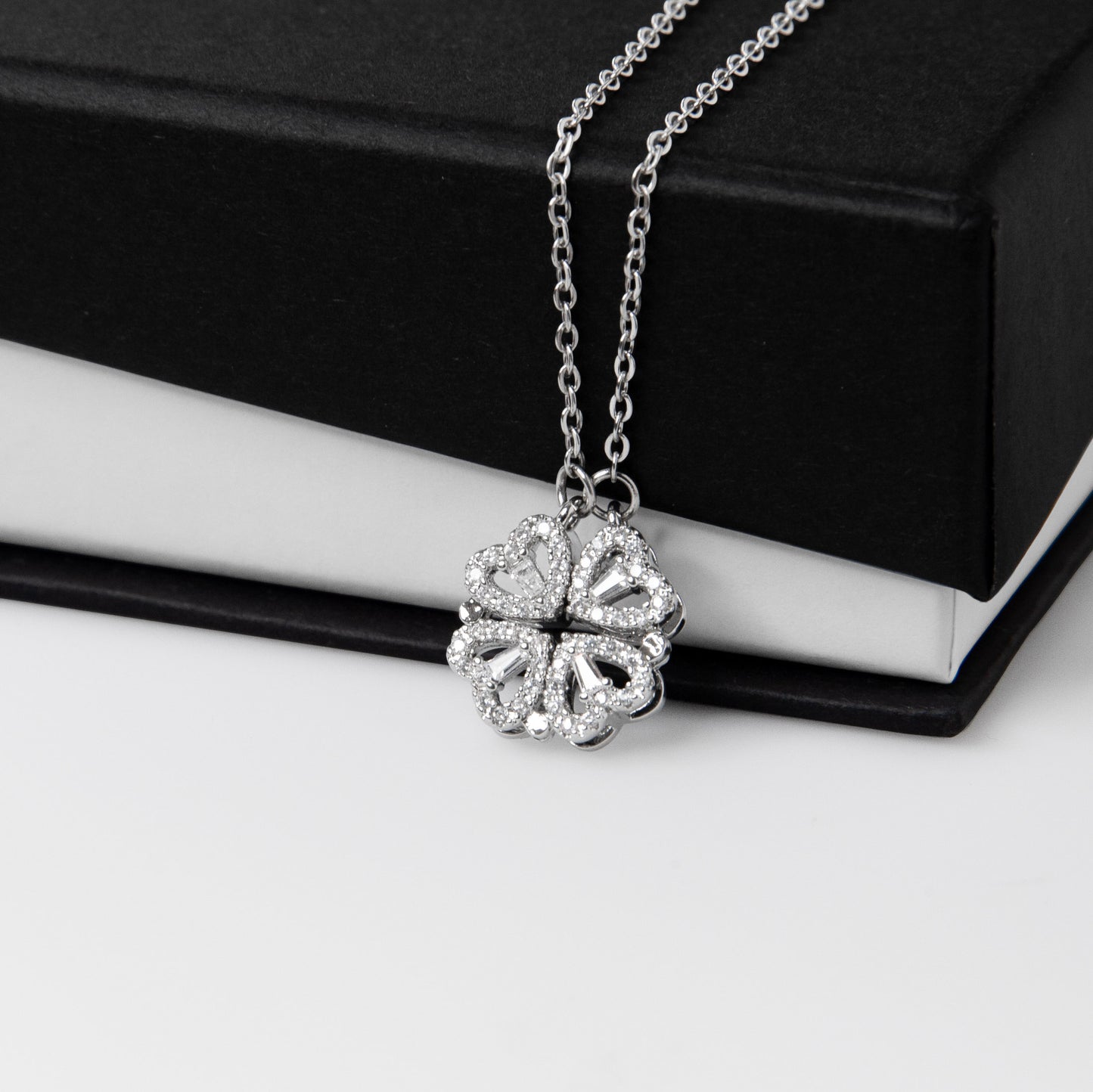 Collier Cœurs Magnétiques
